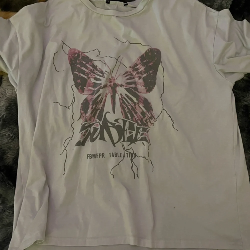 Butterfly tee - Picture 1 of 2